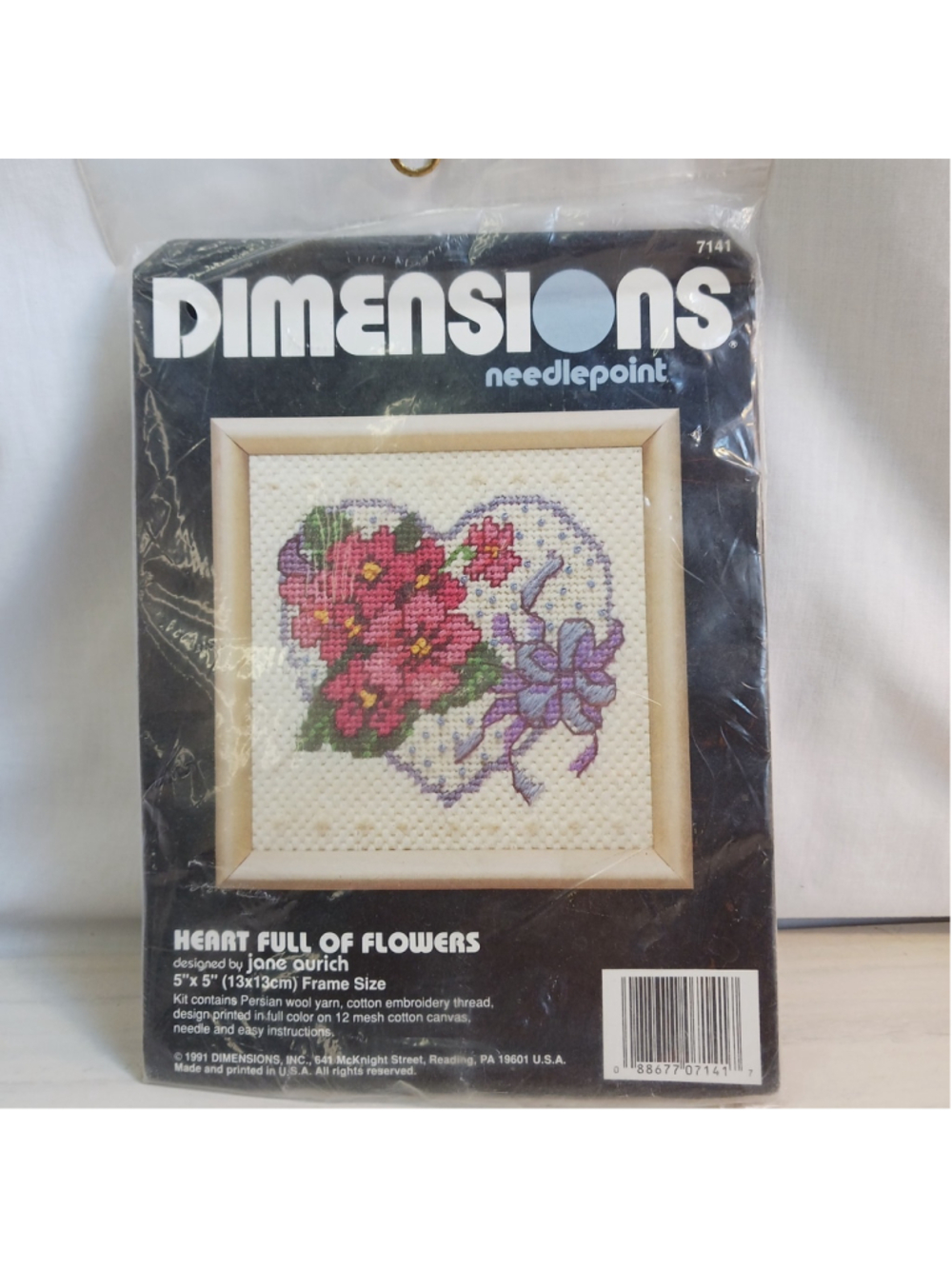 Dimensions Vintage Heart Full of Flowers Valentine Needlepoint Kit NIP
